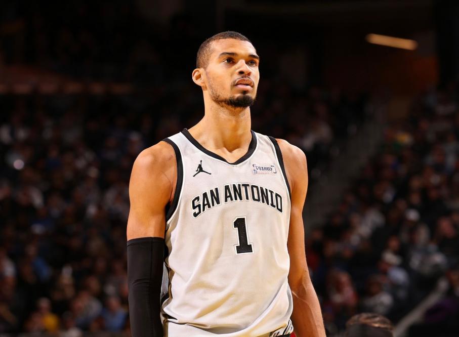 开云综合服务-文班12+8+5落选秀6记三分,波特两双难救主,马刺破网豪取11连胜